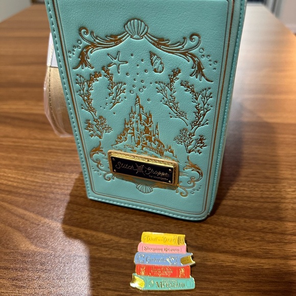 Loungefly Disney Princess Book Purse V1 - Picture 3 of 6